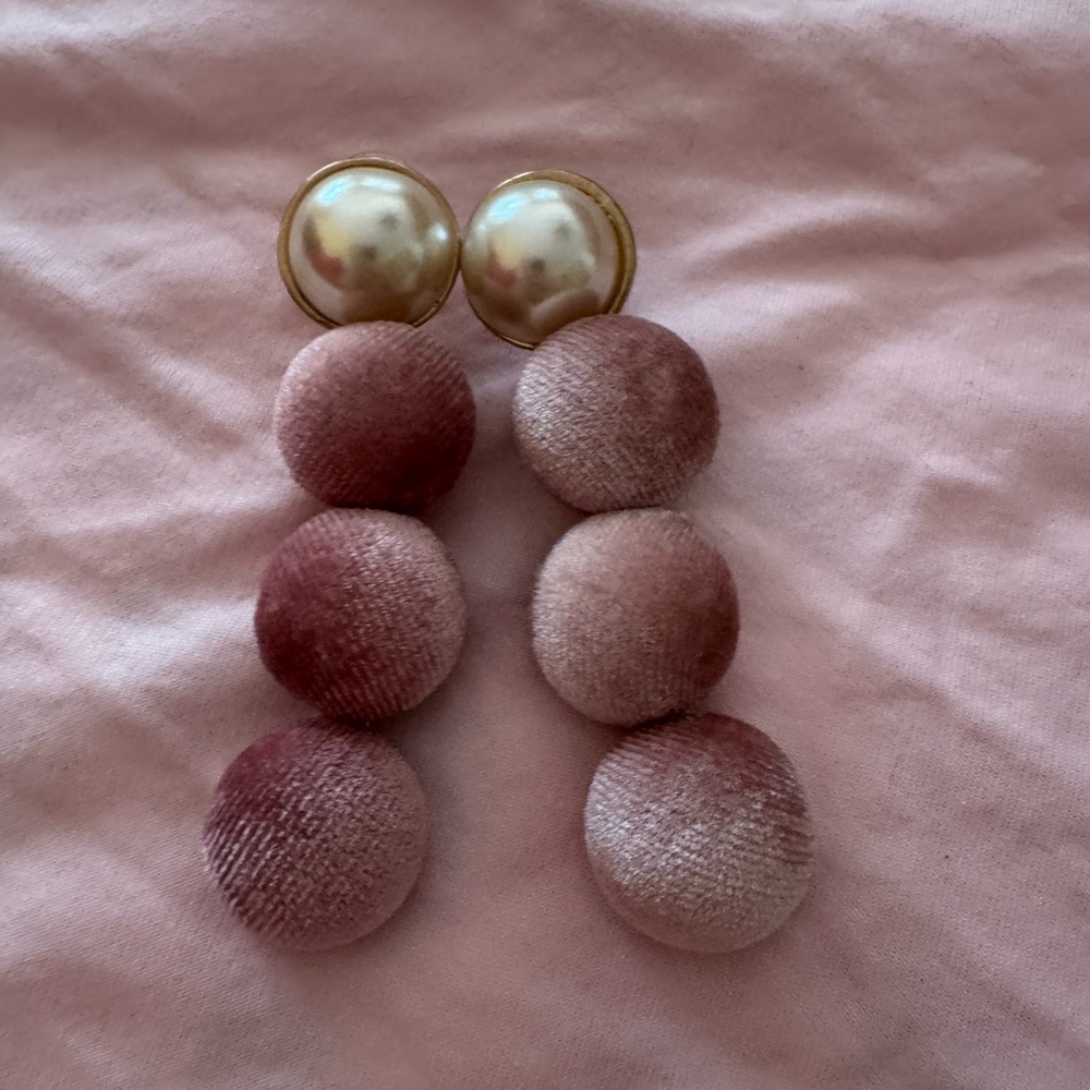 Pearls and velvet vintage earrings